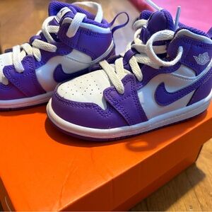 Nike Kids Sneakers in Purple and White